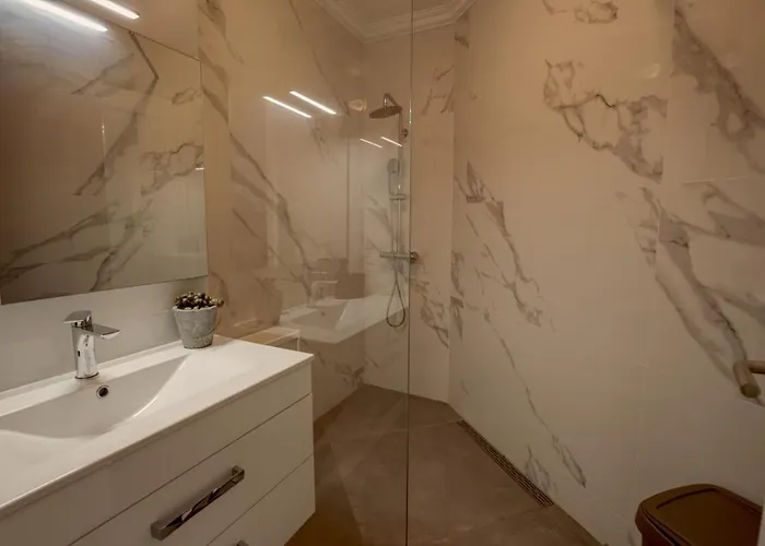 3 Bed Vacation In Διαμέρισμα *