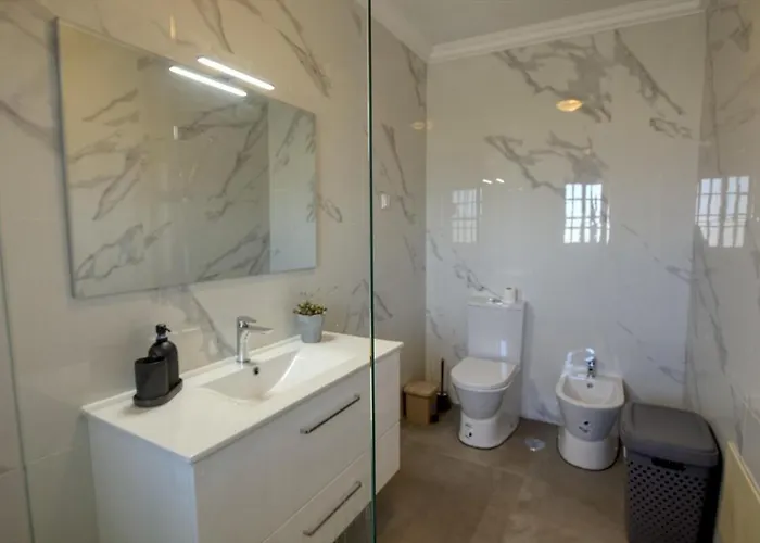 3 Bed Vacation In Διαμέρισμα *