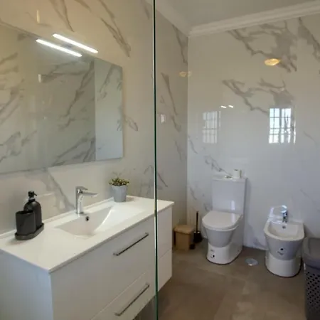 3 Bed Vacation In Lägenhet