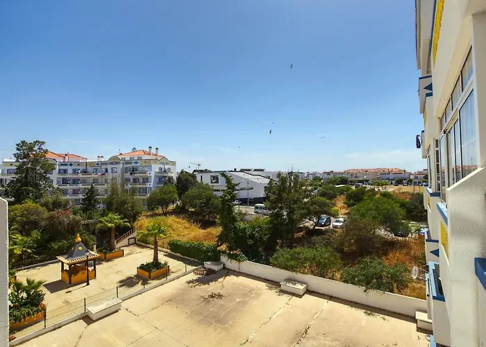 3 Bed Vacation In Appartement Quarteira